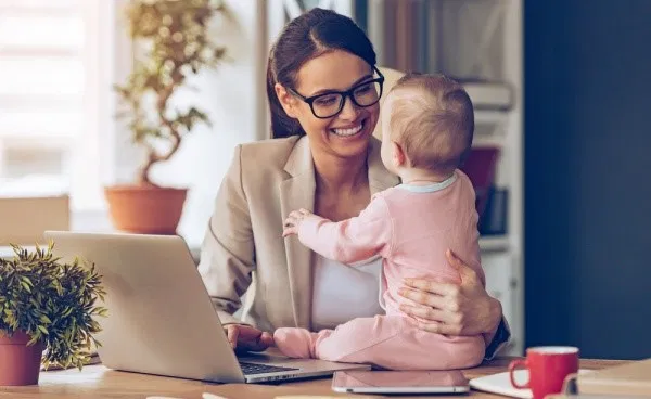Should a Mom Go Back to Work or Not After Having a Baby?