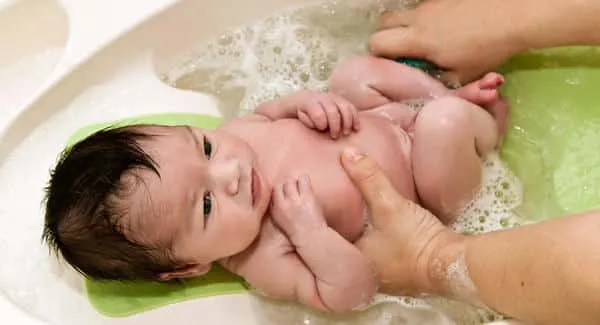 Ultimate Guide for Bathing a Newborn the Right Way