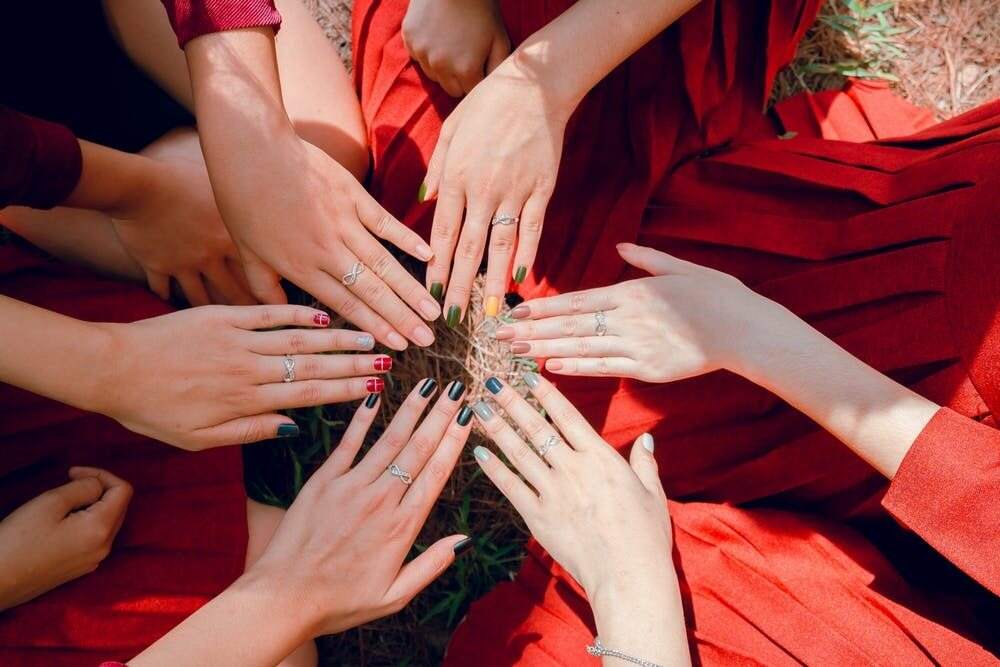 choosing a nail salon on vacation