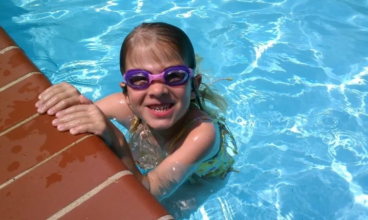 swimming goggles for 3 year old